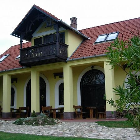 Kisharsány Nitt Pince Es Panzio Bed & Breakfast エクステリア 写真